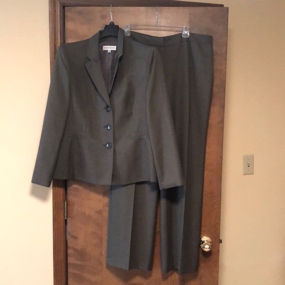 Women’s Evan Picone Pants Suit